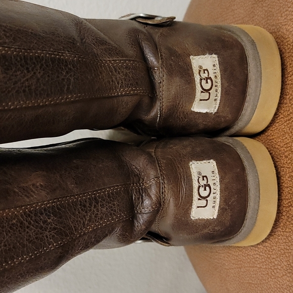 👢Authentic UGG Leather Boots - Picture 4 of 17